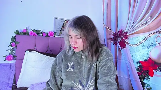 Snapshot of GilaKat chatting on 12.07.24 GilaKat online show from 12.07.24