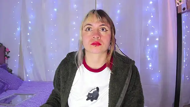 Snapshot of GilaKat chatting on 01.20.25 GilaKat online show from 01.20.25