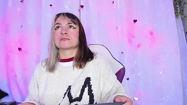 Snapshot of GilaKat chatting on 02.28.25 GilaKat online show from 02.28.25