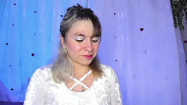 Snapshot of GilaKat chatting on 03.02.25 GilaKat online show from 03.02.25