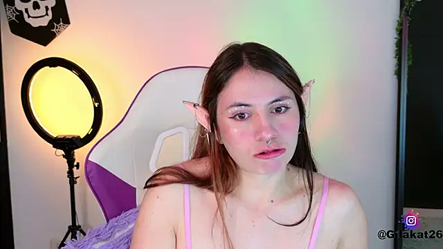 Snapshot of GilaKat chatting on 10.29.25 GilaKat online show from 10.29.25