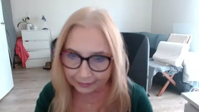 Snapshot of sofia_xkiss chatting on 02.17.25 sofia xkiss online show from 02.17.25