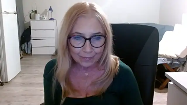 Snapshot of sofia_xkiss chatting on 02.25.25 sofia xkiss online show from 02.25.25