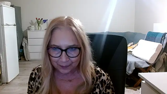 Snapshot of sofia_xkiss chatting on 03.08.25 sofia xkiss online show from 03.08.25