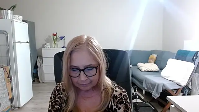 Snapshot of sofia_xkiss chatting on 03.11.25 sofia xkiss online show from 03.11.25