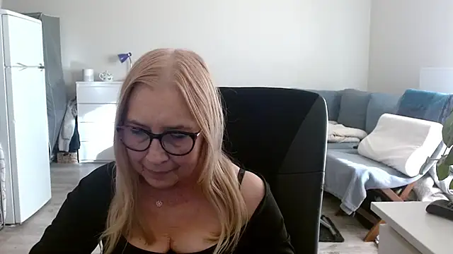 Snapshot of sofia_xkiss chatting on 03.16.25 sofia xkiss online show from 03.16.25