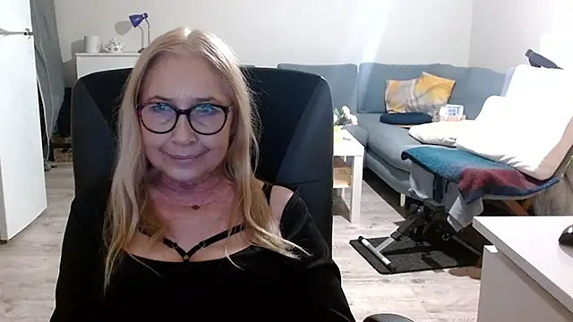 Snapshot of sofia_xkiss chatting on 03.19.25 sofia xkiss online show from 03.19.25