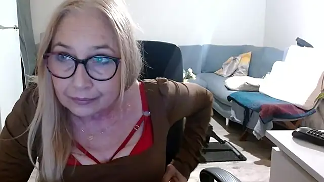 Snapshot of sofia_xkiss chatting on 03.20.25 sofia xkiss online show from 03.20.25