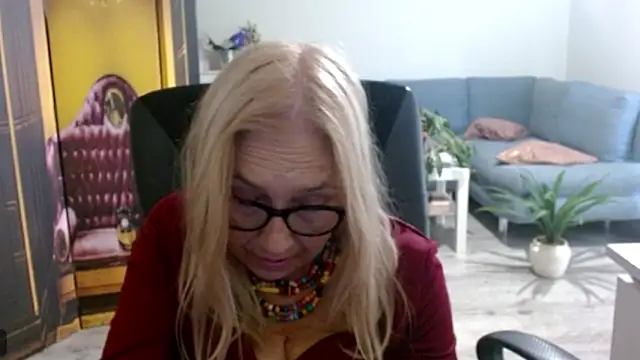 Snapshot of sofia_xkiss chatting on 09.30.25 sofia xkiss online show from 09.30.25