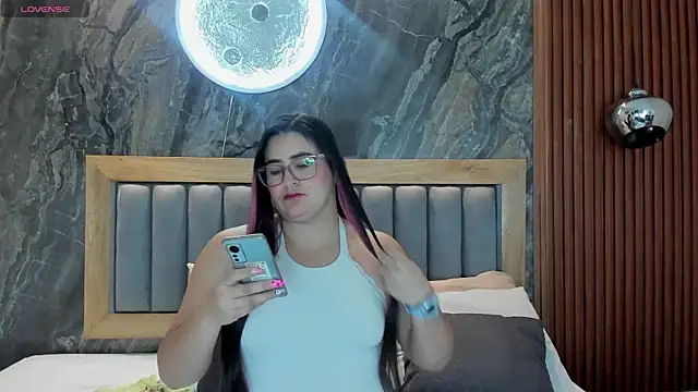 BellaPeers  online show from 10.25.25