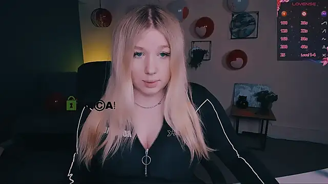 juli kisss online show from 02.24.25