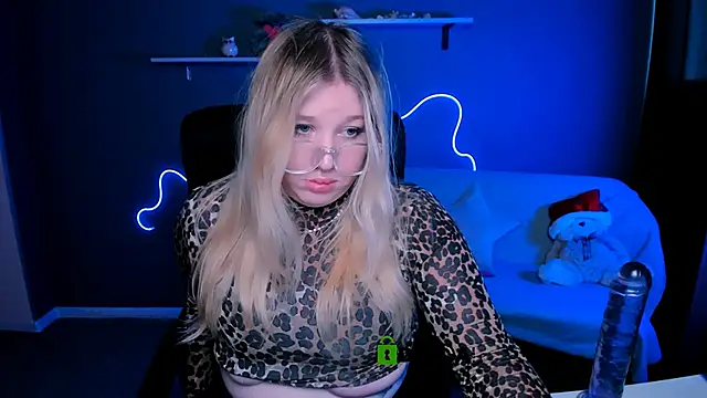 juli kisss online show from 03.04.25