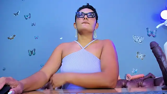 Kaira mosse online show from 12.21.25