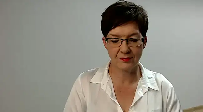 Snapshot of Sofie69Velvet chatting on 12.17.24 Sofie69Velvet online show from 12.17.24