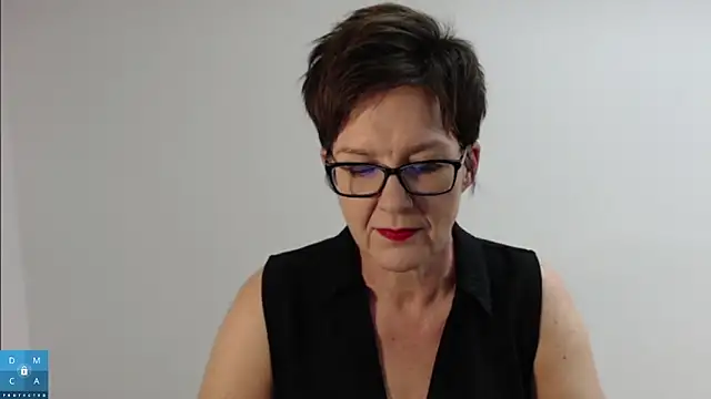 Snapshot of Sofie69Velvet chatting on 10.22.25 Sofie69Velvet online show from 10.22.25