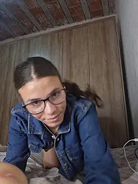 Snapshot of HelenHoltz chatting on 07.05.26 HelenHoltz online show from 07.05.26