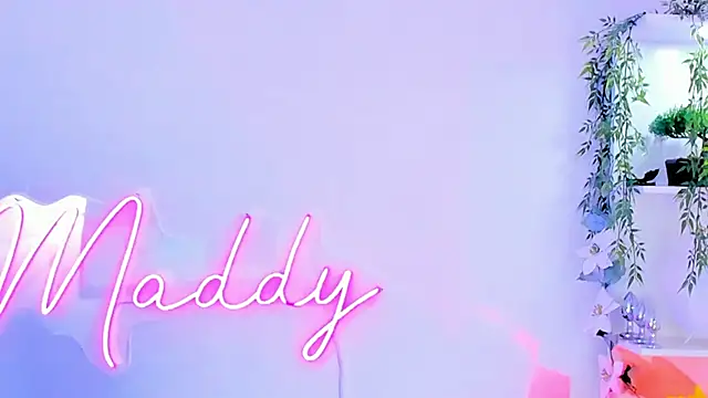 MaddyParisi online show from 02.07.25