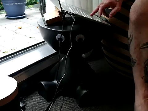 Snapshot of ChunkyMonkey007 chatting on 01.28.25 ChunkyMonkey007 online show from 01.28.25