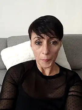 YOURHESZTIA online show from 12.17.24