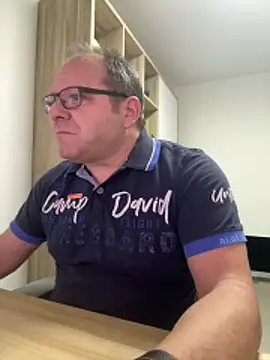 coupleLatinaLovers online show from 12.18.25