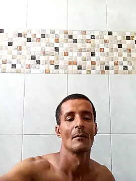 Snapshot of morenogato100 chatting on 12.21.25 morenogato100 online show from 12.21.25