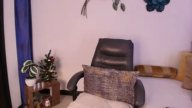 Saray M  online show from 12.15.25