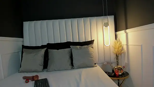 chloe zulay online show from 01.30.25