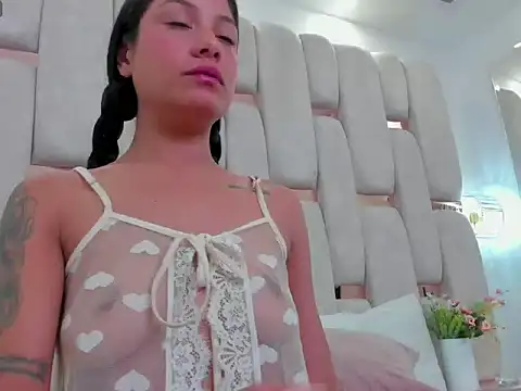 chloe zulay online show from 05.10.26