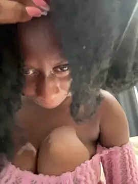 Snapshot of Roxiexx chatting on 02.25.26 Roxiexx online show from 02.25.26