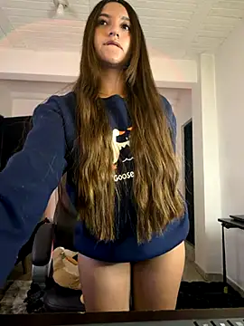 Snapshot of aly_golden_ chatting on 11.19.25 aly golden online show from 11.19.25