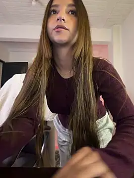 Snapshot of aly_golden_ chatting on 12.15.25 aly golden online show from 12.15.25