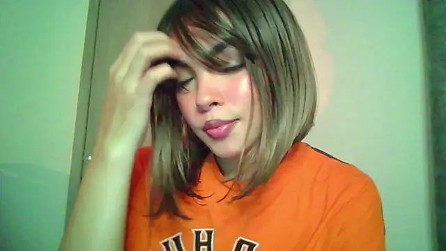 Kiri Cutee online show from 10.22.25