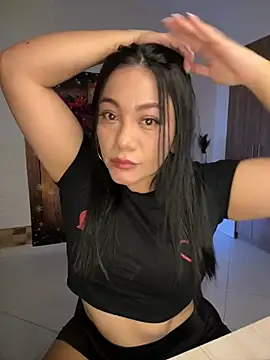 Snapshot of Abril10_ chatting on 12.19.24 Abril10 online show from 12.19.24