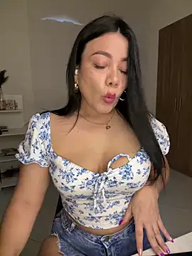 Snapshot of Abril10_ chatting on 01.20.25 Abril10 online show from 01.20.25