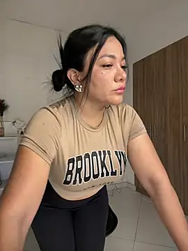 Snapshot of Abril10_ chatting on 03.14.25 Abril10 online show from 03.14.25