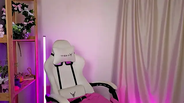 Snapshot of MelissaLovvv chatting on 09.17.25 MelissaLovvv online show from 09.17.25