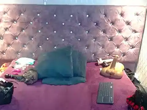 Snapshot of VALENTINA3x chatting on 01.24.25 VALENTINA3x online show from 01.24.25