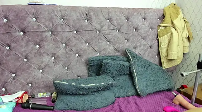 Snapshot of VALENTINA3x chatting on 03.19.25 VALENTINA3x online show from 03.19.25