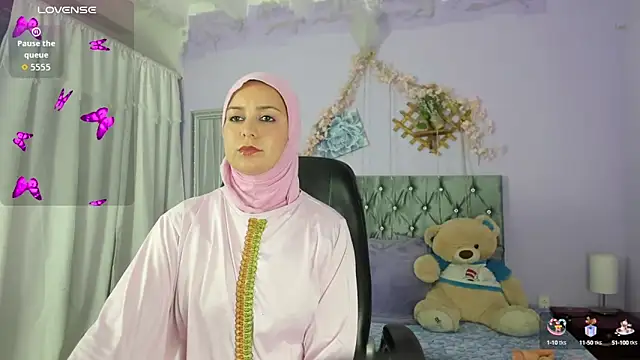 Snapshot of BadraSaadi chatting on 10.07.25 BadraSaadi online show from 10.07.25