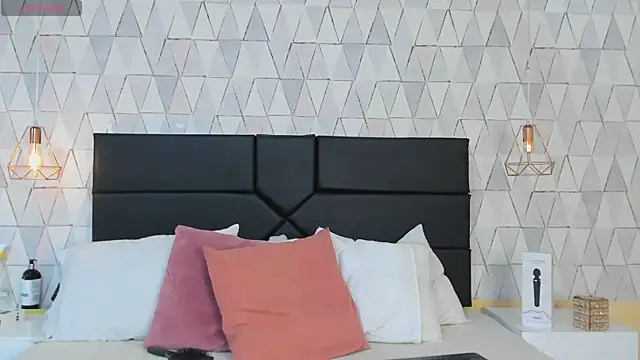 JustinePerry online show from 12.23.25