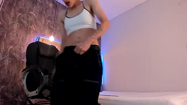 Snapshot of megan_100 chatting on 02.27.25 megan 100 online show from 02.27.25