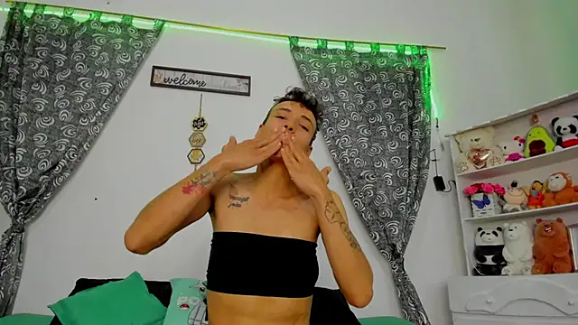 Snapshot of megan_100 chatting on 09.24.25 megan 100 online show from 09.24.25