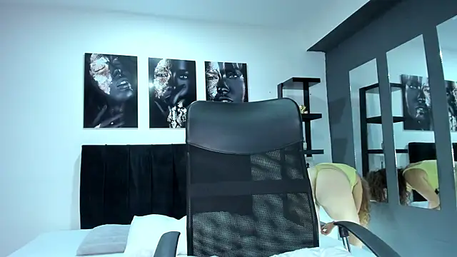 Mia fooxx  online show from 11.12.25