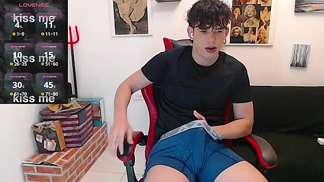 Snapshot of Angelo-cianuro- chatting on 02.02.26 Angelo-cianuro- online show from 02.02.26