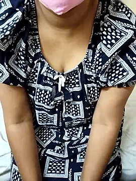 Snapshot of aliseanu chatting on 11.15.25 aliseanu online show from 11.15.25