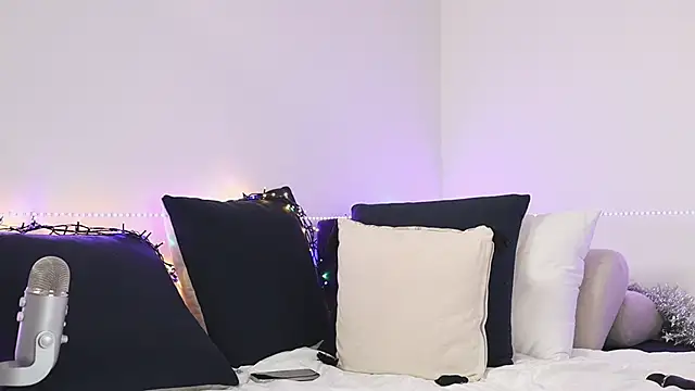 Snapshot of LikaBerry1 chatting on 01.12.25 LikaBerry1 online show from 01.12.25