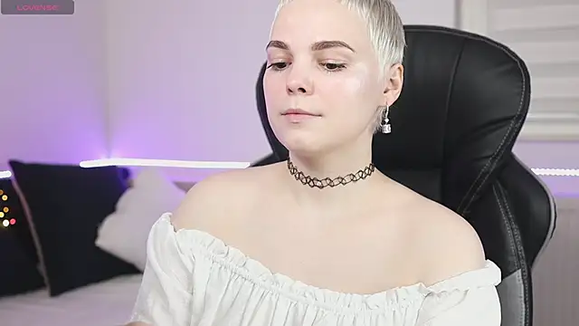 Snapshot of LikaBerry1 chatting on 02.02.25 LikaBerry1 online show from 02.02.25