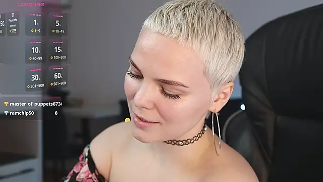 Snapshot of LikaBerry1 chatting on 02.04.25 LikaBerry1 online show from 02.04.25