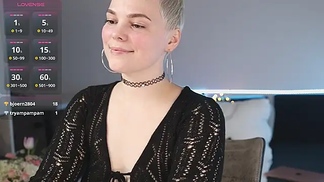 Snapshot of LikaBerry1 chatting on 02.10.25 LikaBerry1 online show from 02.10.25