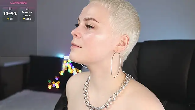 Snapshot of LikaBerry1 chatting on 02.12.25 LikaBerry1 online show from 02.12.25